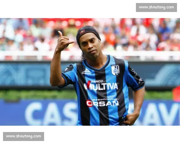 小罗携大罗、维尼修斯亮相 Nike 活动：传奇与新星跨代际传递足球正能量