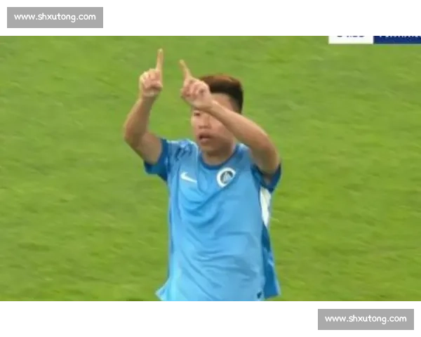 杨一鸣百场里程碑！深圳铁卫书写家乡足球传奇