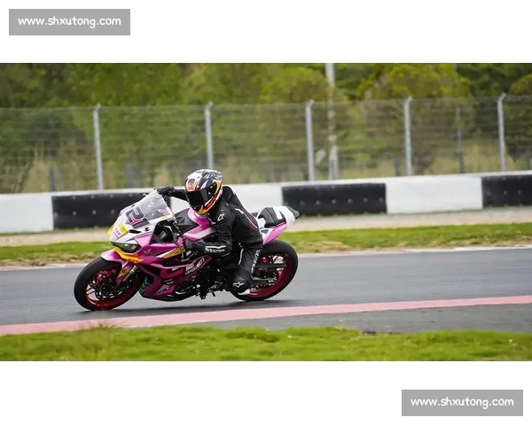 赛道巾帼：女车手用速度碾碎偏见，娱你安利她的破界人生